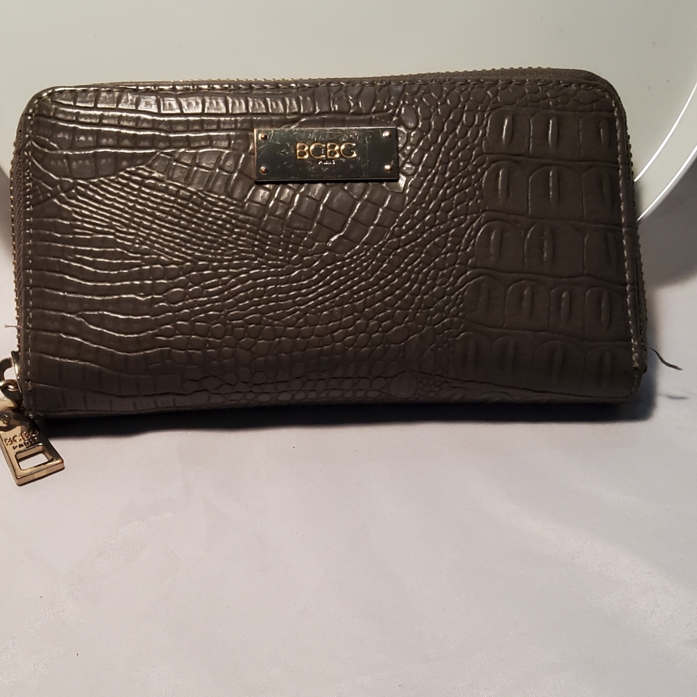 BCBG PARIS Gray Alligator Style Leather Envelope Wallet